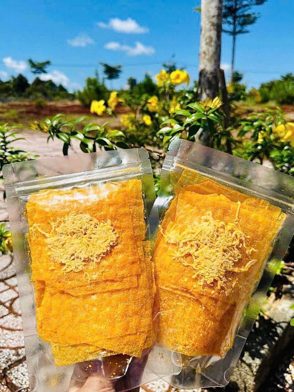 Bánh tráng cuộn chà bông